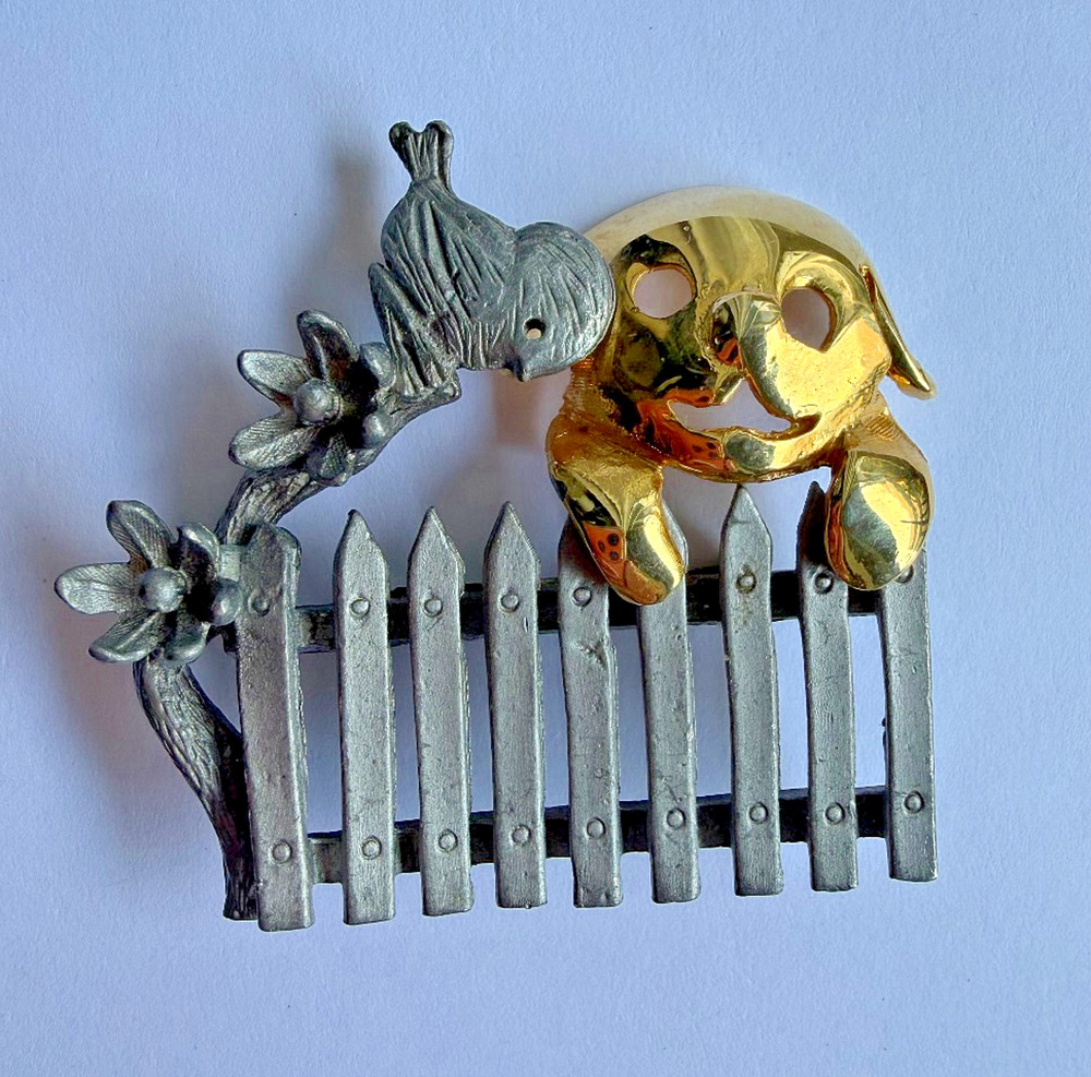 Ultra Craft Vintage Dog Over Picket Fence Brooch Pin Gold Tone 1.75"